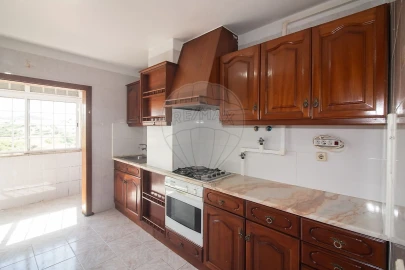 Apartamento T3 para Venda em Carregado e Cadafais