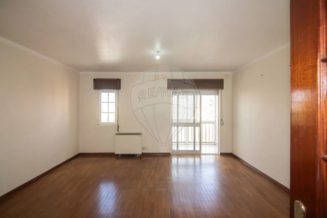 Apartamento T3 para Venda em Carregado e Cadafais Foto 11