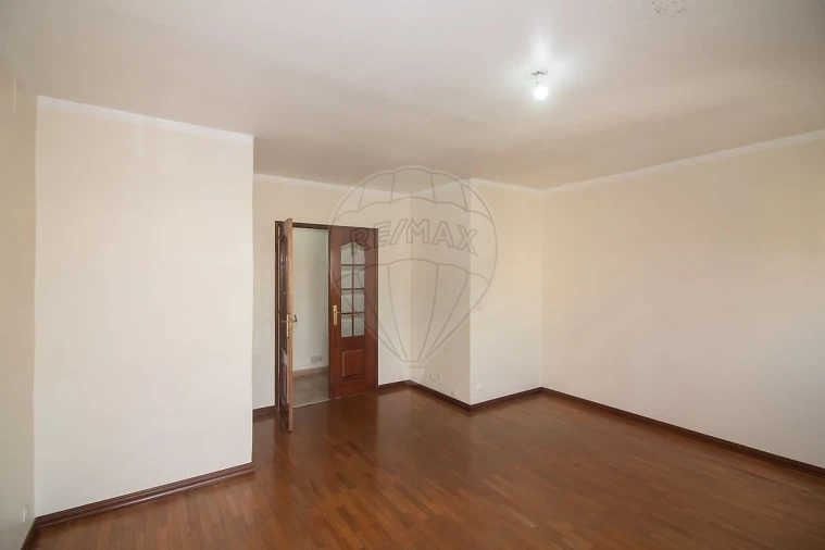 Apartamento T3 para Venda em Carregado e Cadafais Foto 13