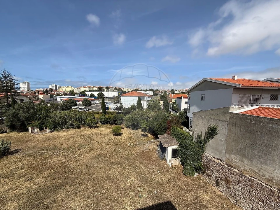 Terreno para Arrendamento em São Domingos de Rana Foto 1