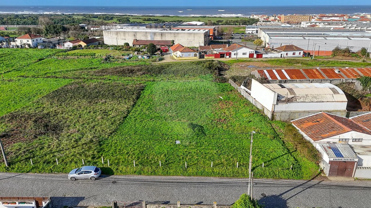 Terreno para Venda em Espinho Foto 9