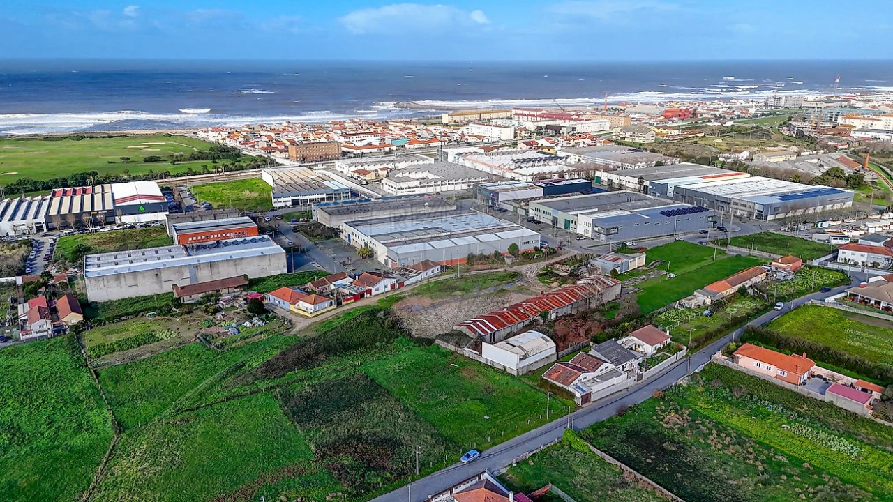 Terreno para Venda em Espinho Foto 10