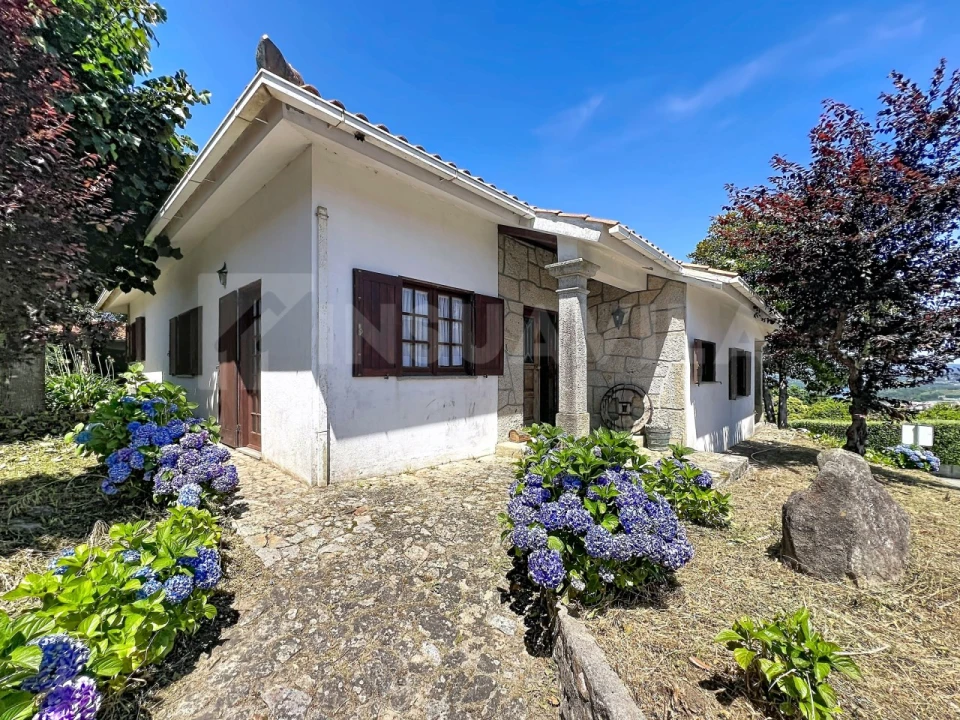Moradia T3 para Venda em Loivo Foto 3