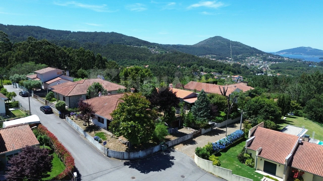 Moradia T3 para Venda em Loivo Foto 39