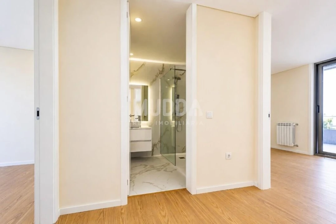 Apartamento T3 para Venda em Espinho Foto 2