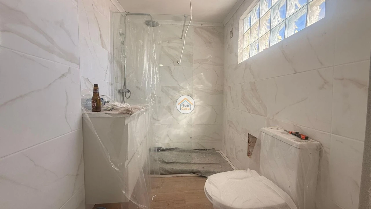 Moradia T2 para Venda em Quelfes Foto 1