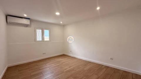 Moradia T2 para Venda em Quelfes
