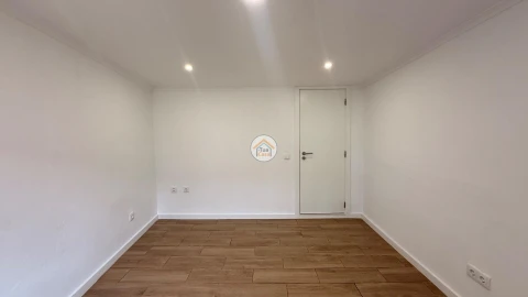 Moradia T2 para Venda em Quelfes