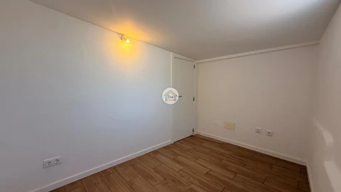 Moradia T2 para Venda em Quelfes