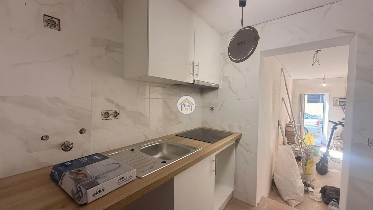 Moradia T2 para Venda em Quelfes Foto 4