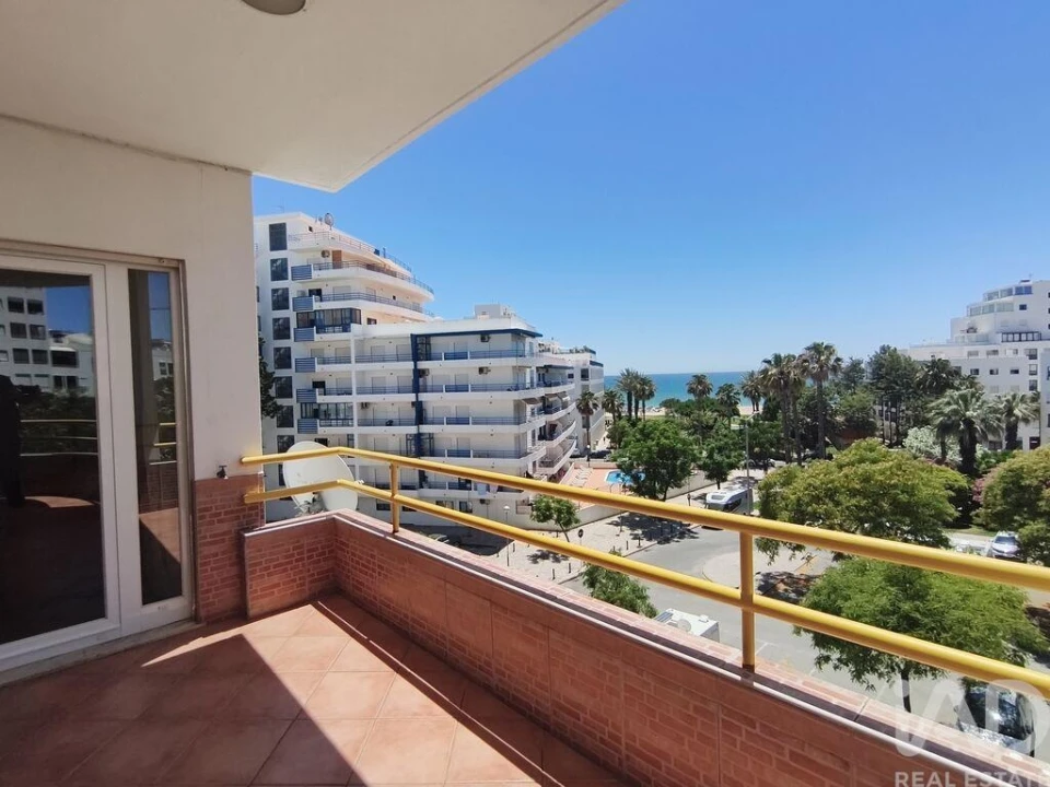 Apartamento T2 para Arrendamento em Quarteira Foto 6