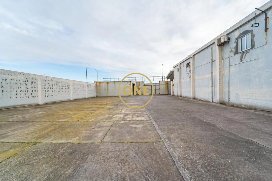 Armazém para Venda em Ponta Delgada (São José) Foto 25