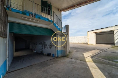 Armazém para Venda em Ponta Delgada (São José)