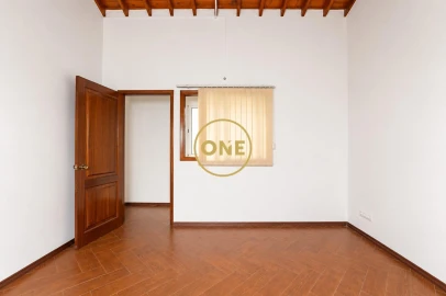 Armazém para Venda em Ponta Delgada (São José)