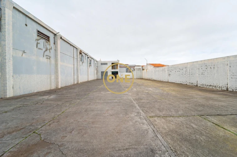 Armazém para Venda em Ponta Delgada (São José) Foto 23