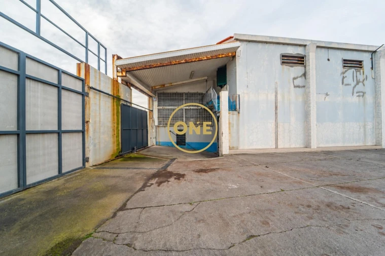 Armazém para Venda em Ponta Delgada (São José) Foto 22