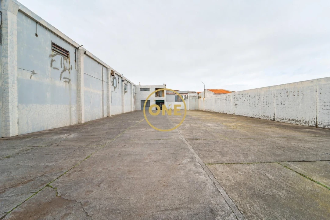 Armazém para Venda em Ponta Delgada (São José) Foto 23