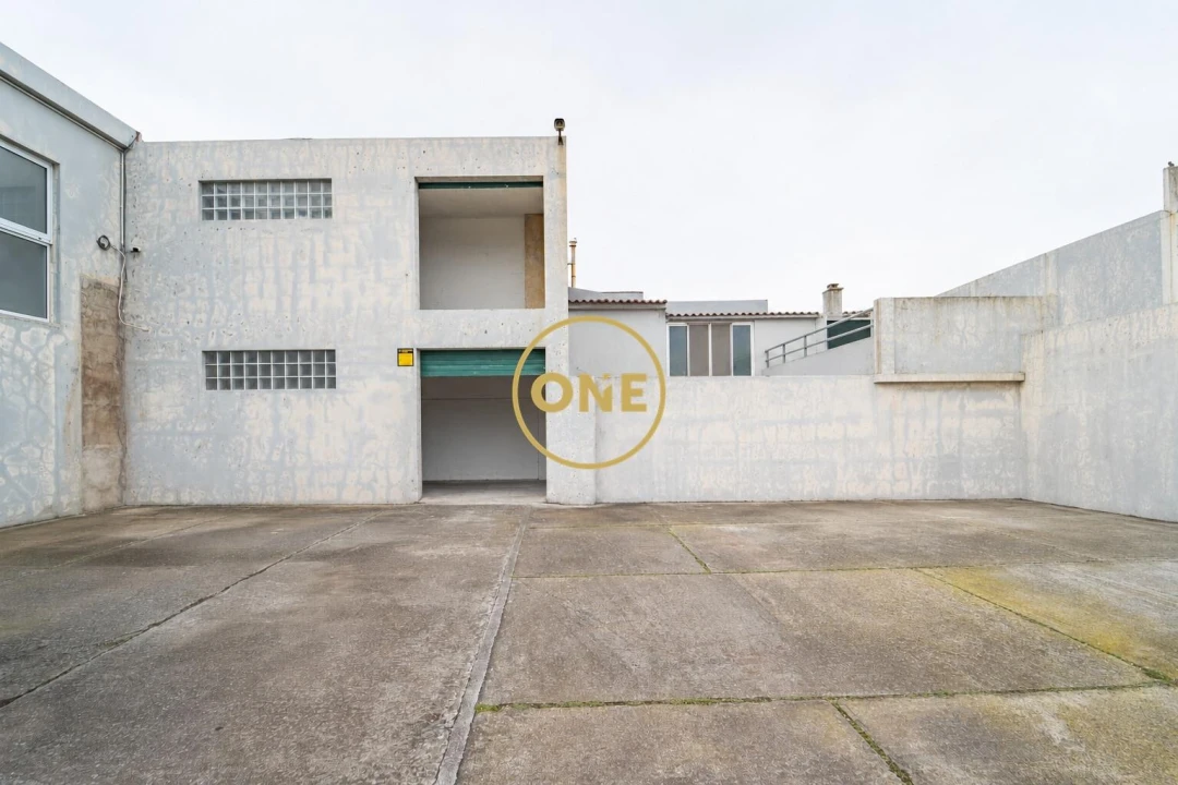 Armazém para Venda em Ponta Delgada (São José) Foto 24