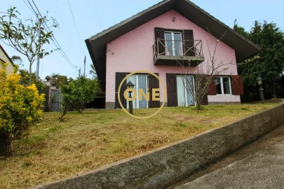 Moradia T4 para Venda em Santa Cruz