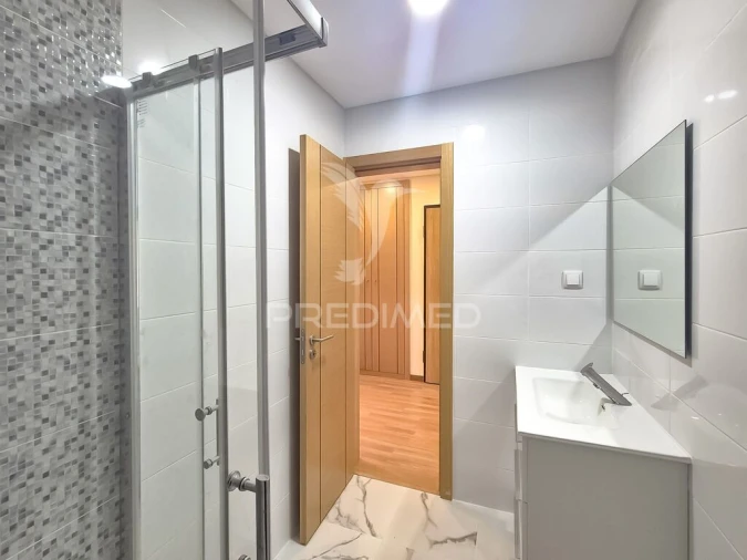 Apartamento T2 para Venda em Alfragide Foto 12