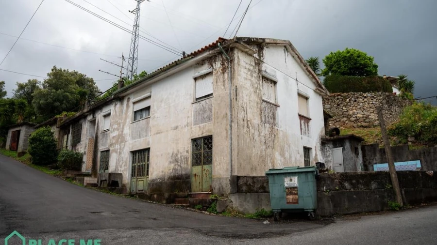 Moradia T5 para Venda em Oriz (Santa Marinha) e Oriz (São Miguel)
