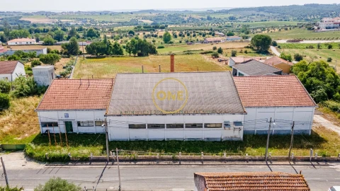 Armazém para Venda em Alcanhões