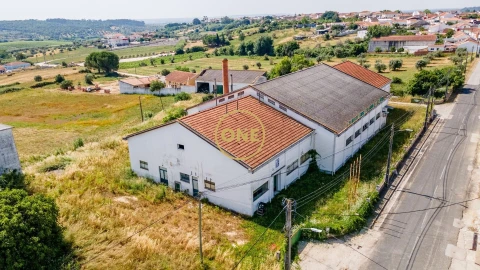 Armazém para Venda em Alcanhões