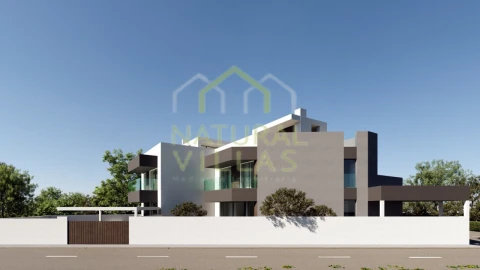 Moradia T4 para Venda em Montenegro