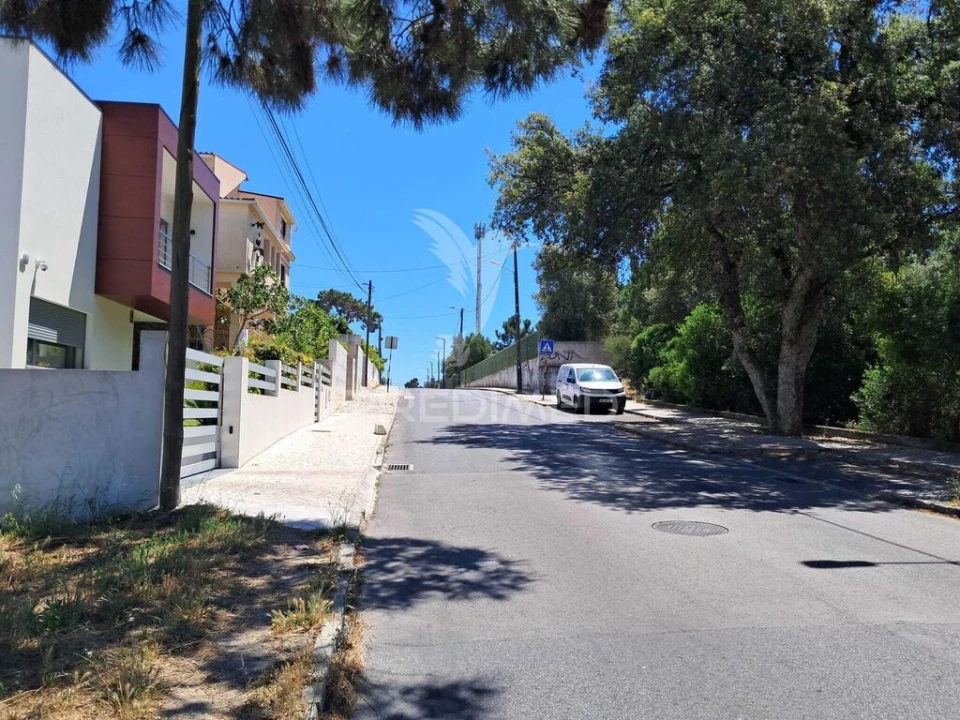 Terreno para Venda em Charneca de Caparica e Sobreda Foto 1