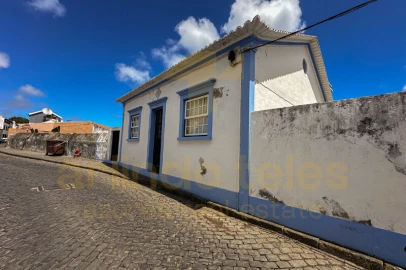 Moradia T3 para Venda em Praia da Vitoria (Santa Cruz)