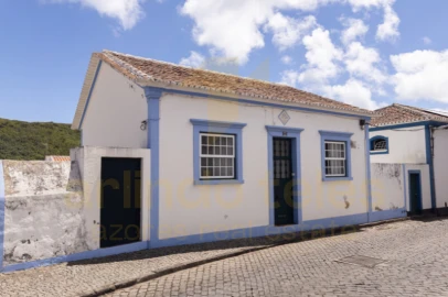 Moradia T3 para Venda em Praia da Vitoria (Santa Cruz)
