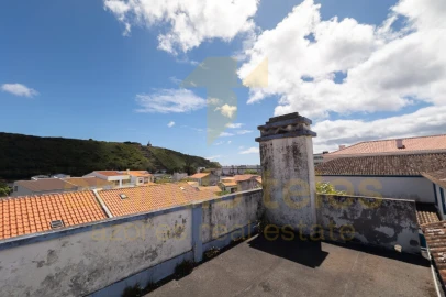 Moradia T3 para Venda em Praia da Vitoria (Santa Cruz)
