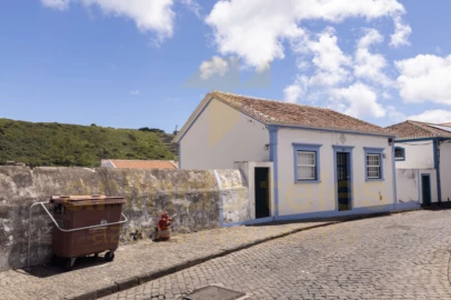 Moradia T3 para Venda em Praia da Vitoria (Santa Cruz)
