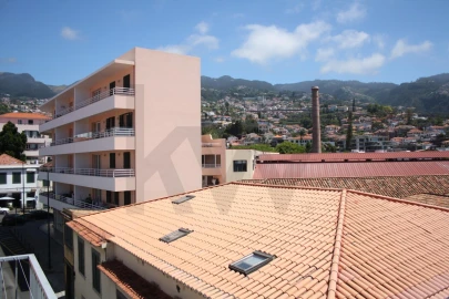 Apartamento T2 para Arrendamento em Funchal (São Pedro)