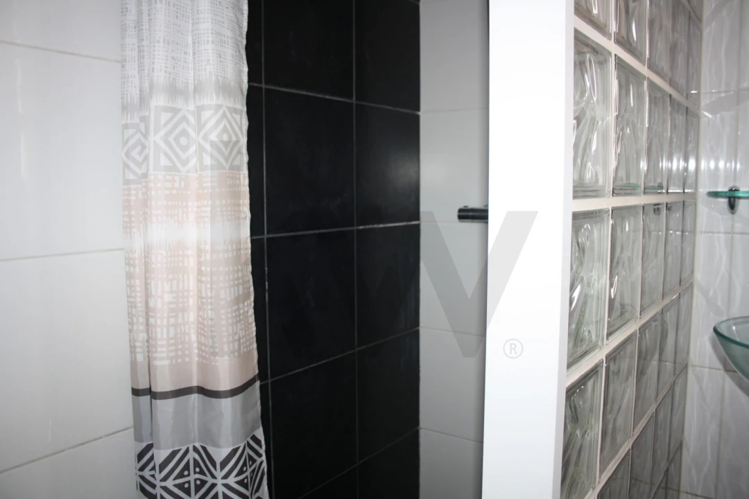Apartamento T2 para Arrendamento em Funchal (São Pedro) Foto 5
