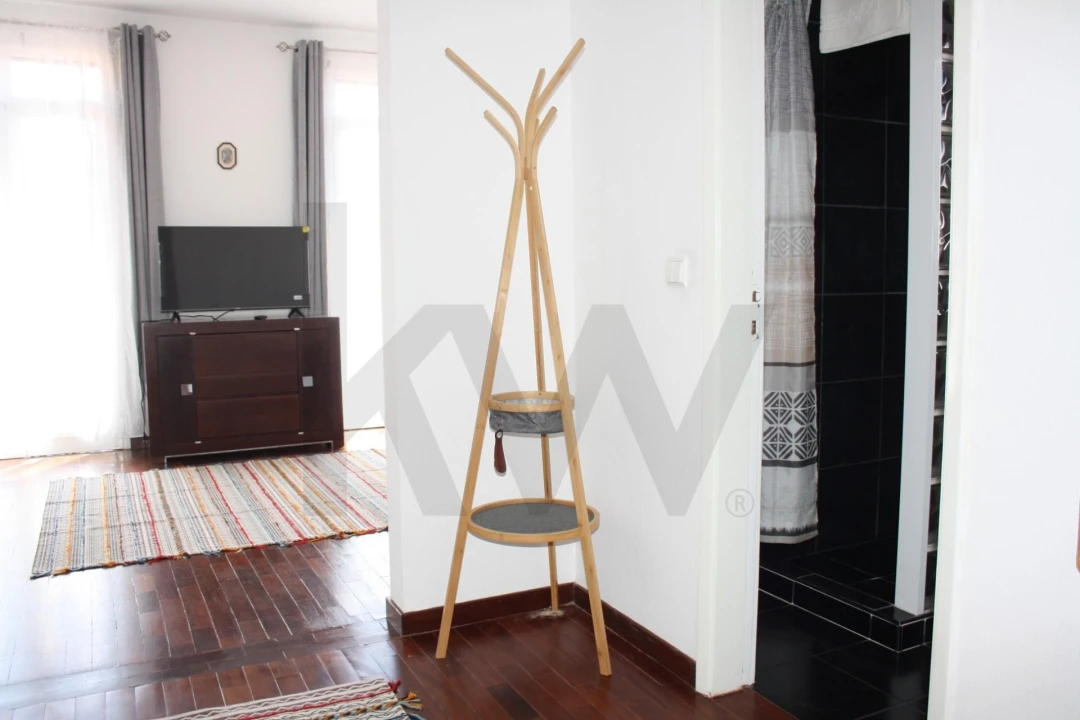 Apartamento T2 para Arrendamento em Funchal (São Pedro) Foto 7