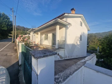 Moradia T4 para Venda em Folques