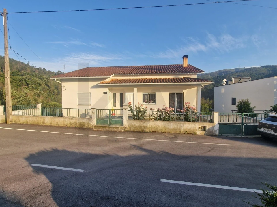 Moradia T4 para Venda em Folques Foto 1