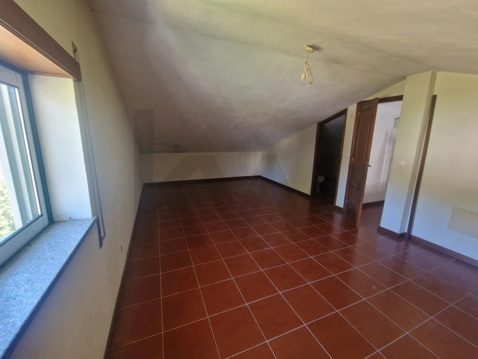 Moradia T4 para Venda em Folques Foto 24