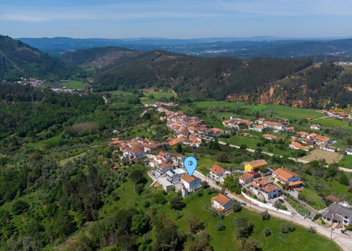 Moradia T4 para Venda em Folques Foto 5