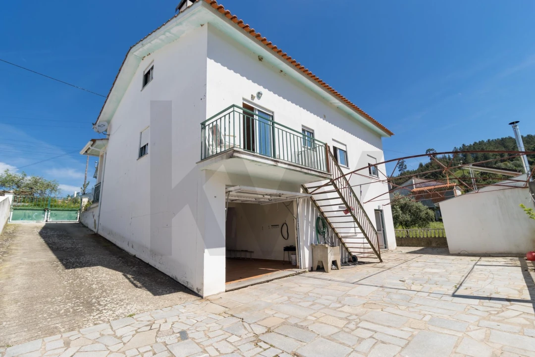 Moradia T4 para Venda em Folques Foto 3