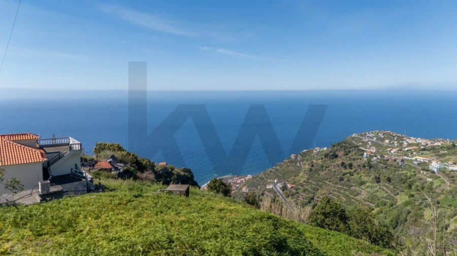 Moradia T1 para Venda em Ribeira Brava Foto 2