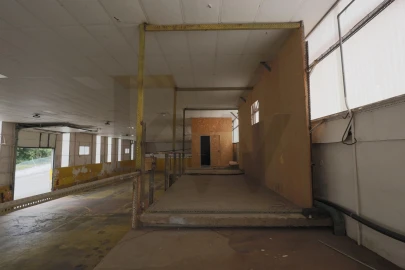 Armazém para Arrendamento em Lourosa