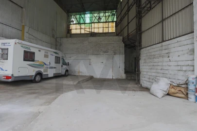 Armazém para Arrendamento em Lourosa