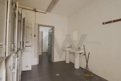 Armazém para Arrendamento em Lourosa