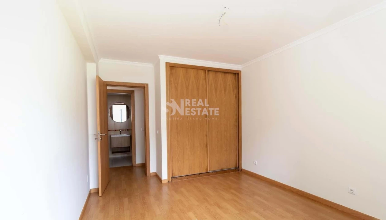 Apartamento T2 para Venda em Caniço Foto 12