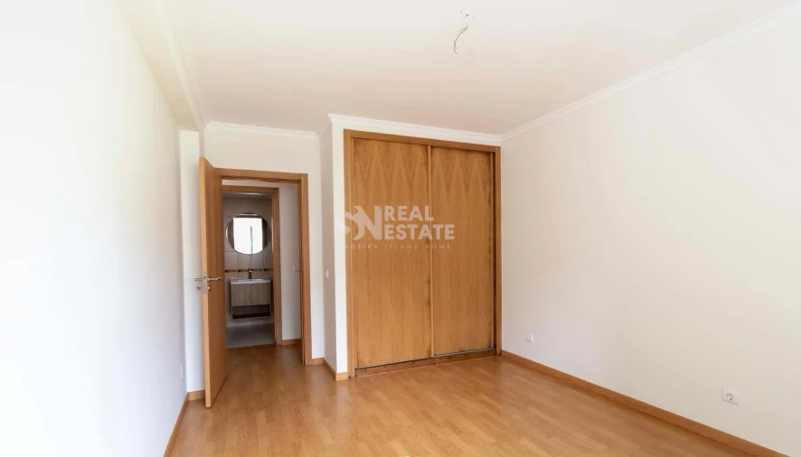 Apartamento T2 para Venda em Caniço Foto 12