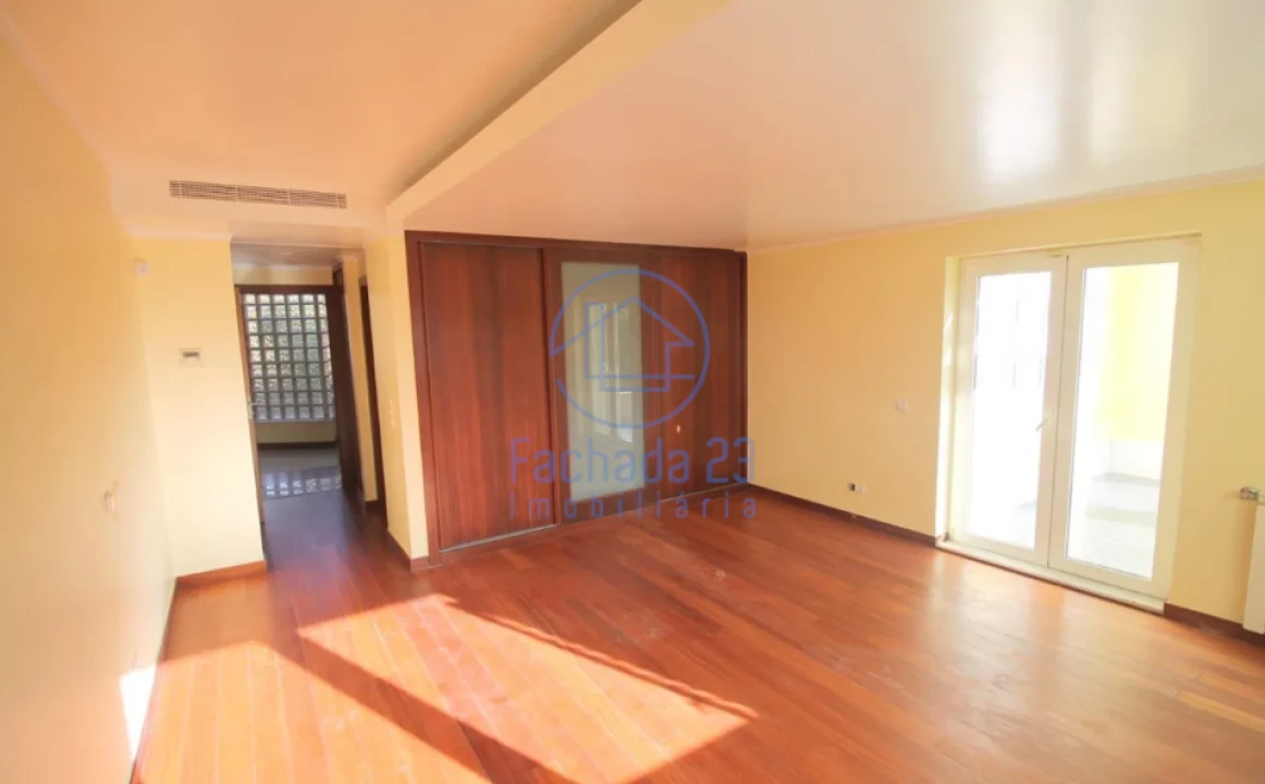 Moradia T6 para Venda em Agualva e Mira-Sintra Foto 24