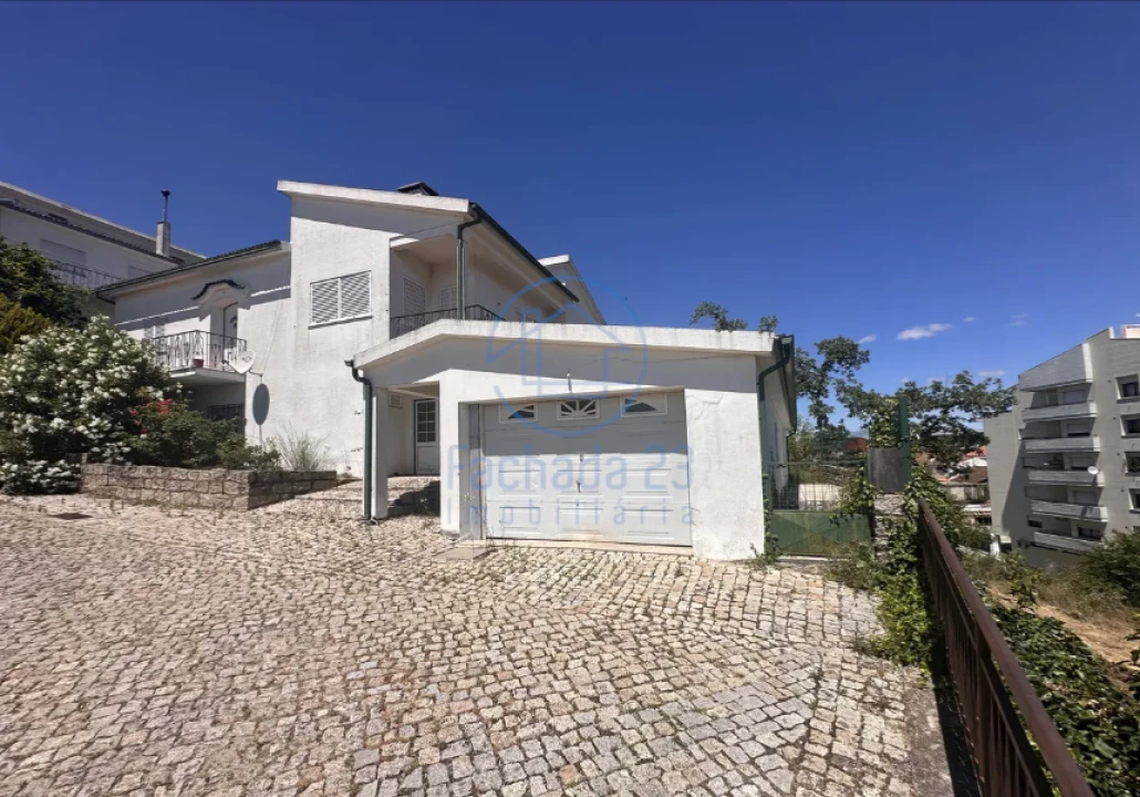 Moradia T4 para Venda em Sernancelhe e Sarzeda Foto 1