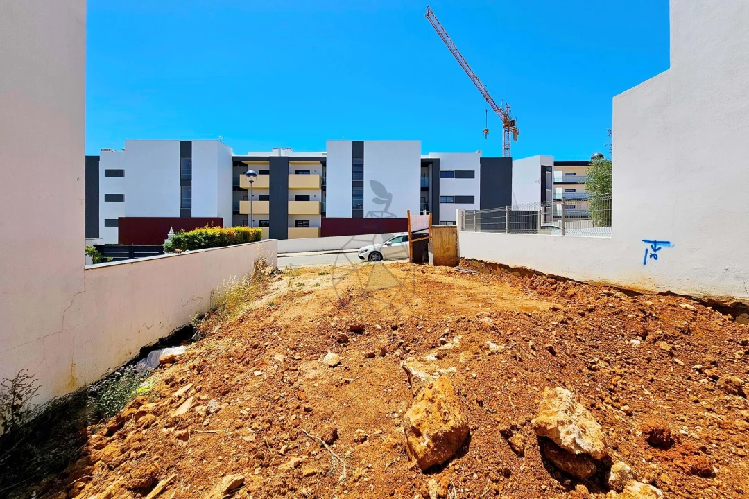 Moradia T4 para Venda em Alvor Foto 3